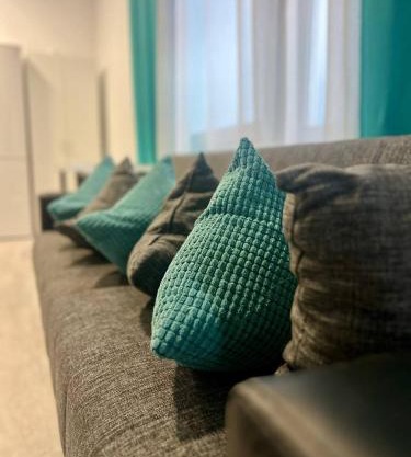 Neuwertiges Apartment mit schnellem WLAN, Netflix, Glasfaser, Kostenlose Privatparkplatz auch für Transporter geeignet R25