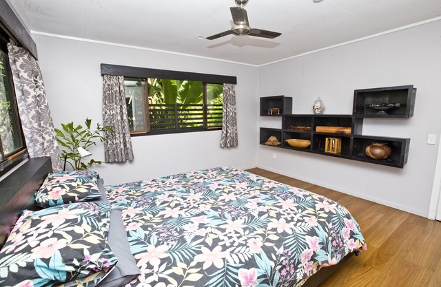 Nevaeh Holiday Home + Pool