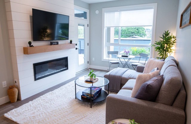 New 1 Bed Condo with Mtn Views