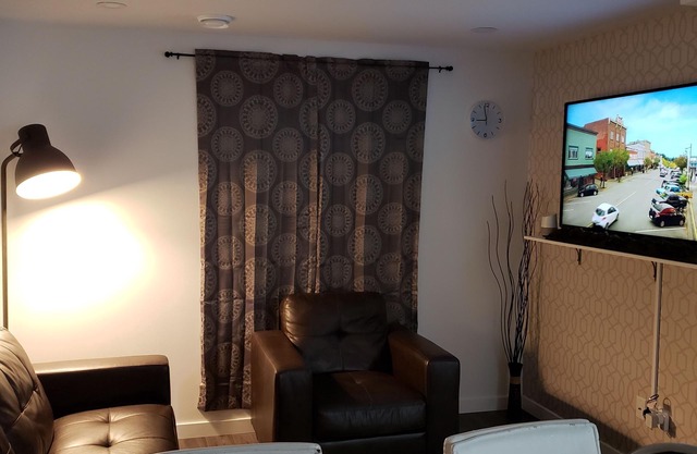 New 1 bed Suite with Wifi, Netflix, Smart Lock