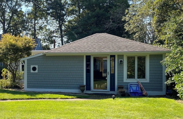 New 1 bedroom, 1 bath monthly rental with private association beach