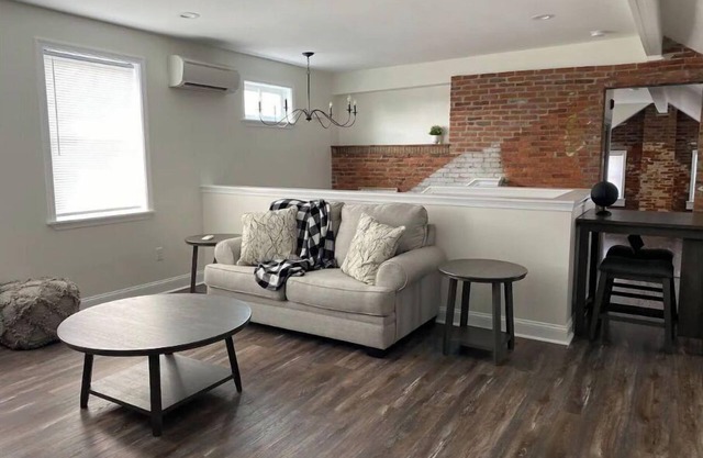 New 1 Bedroom Apartment with Parking 5