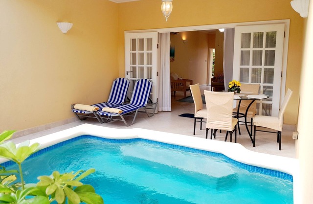 NEW-2-Bed Townhouse, opposite West Coast Beach