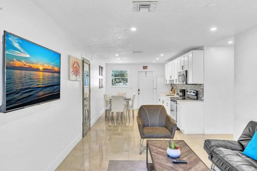 New 2 Bedroom Close To Hollywood Beach And Casino