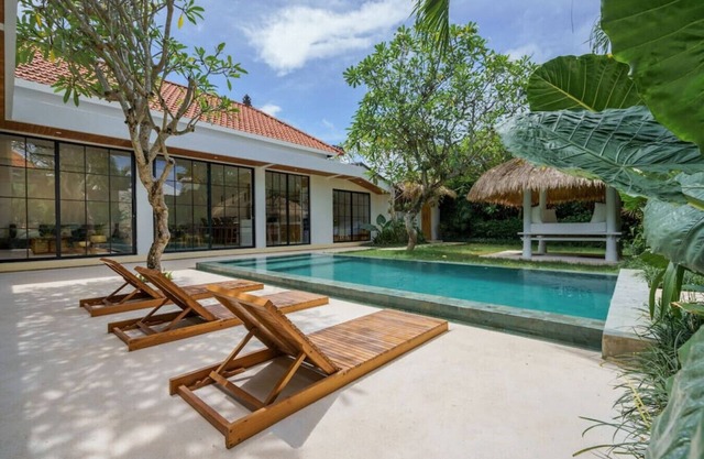 New 4BDR King Bed Villa - Pool WIFI Parking