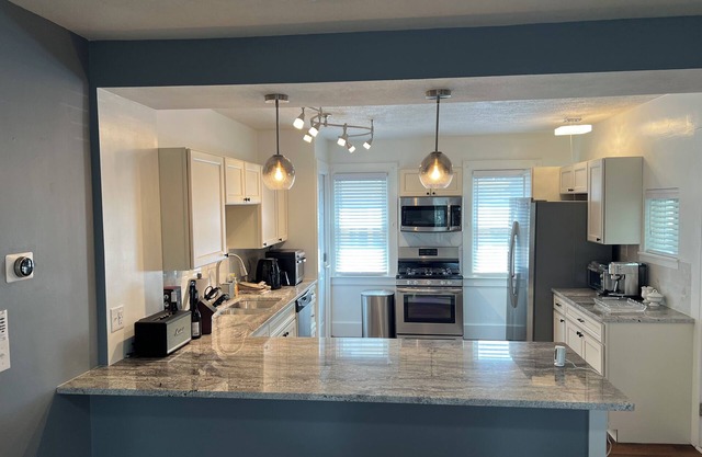 New 5 Bed 2 Bath near Syracuse University and Downtown with Plenty of Parking