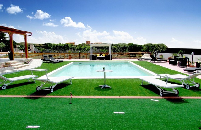 New 5 Bedroom Villa Set In One Acre Garden, Tennis, Heated Pool Close To The Sea