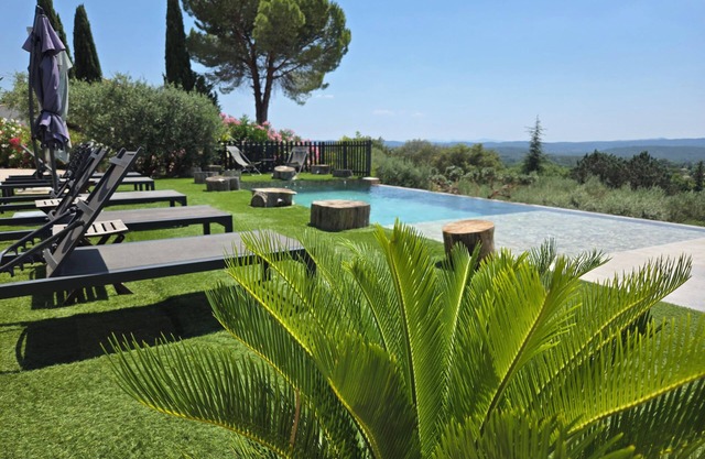 NEW accommodation, panoramic view, overflowing swimming pool, beautiful village