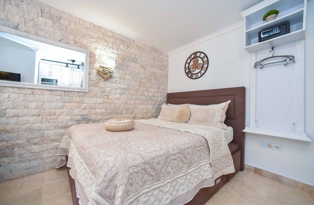 NEW AND MODERN APT IN THE HEART OF HISTORIC CENTER/STEPS TO BEACH