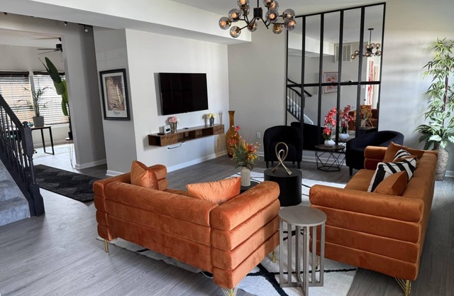 -NEW- Beautiful, Cozy & stylish home with office-for your family! Pet Friendly!