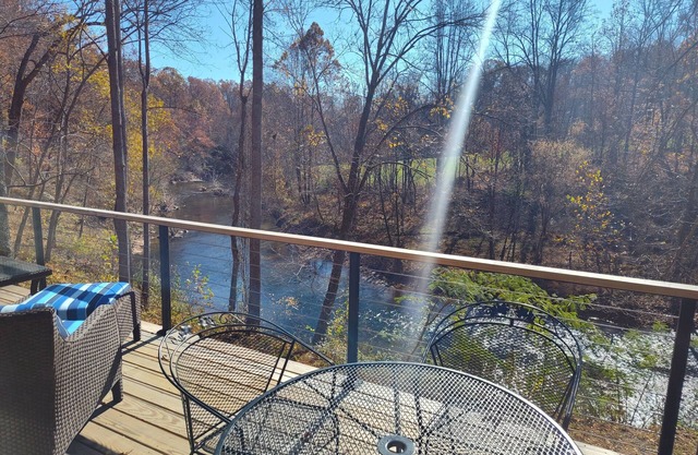 New Cabin Right on The Rockfish River! Peacefull River Sounds, Stunning views!