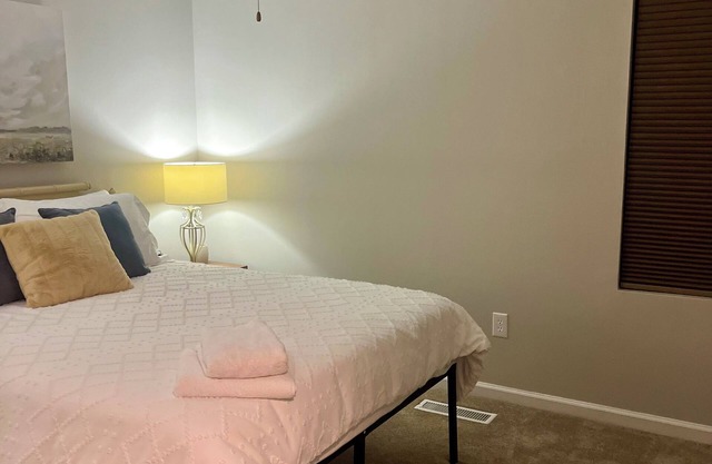 NEW! Charming 2-bedroom townhome in convenient location