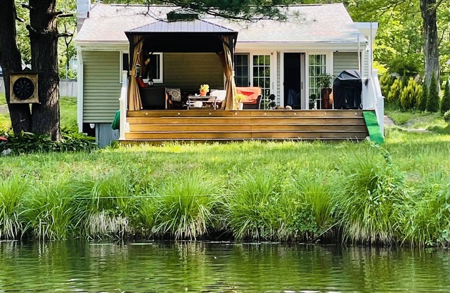 NEW! Charming Lakefront House