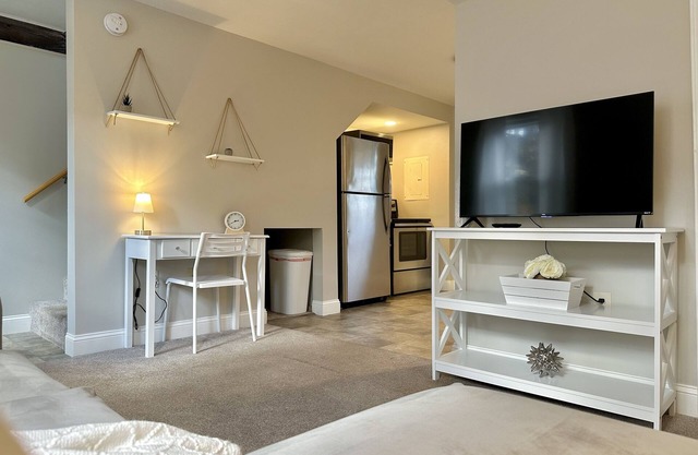 New, Clean, Downtown Getaway!