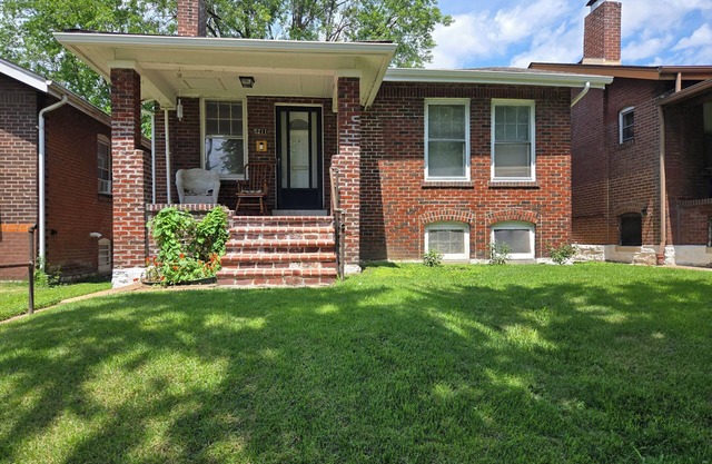 New Comfy Cottage, 2BD1.5BA, Fenced Backyard, Pet Friendly