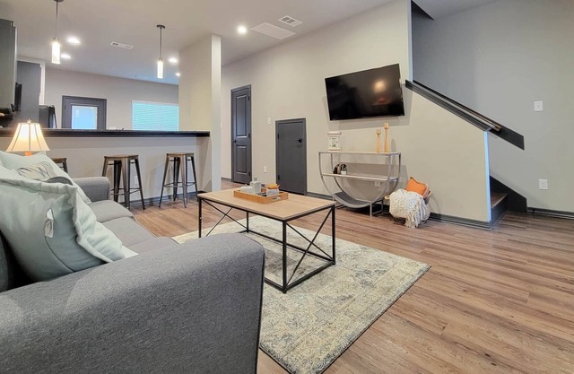 New Corporate Condo - #708