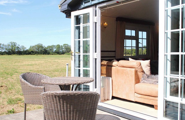 NEW Couples Hideaway | Puppy Lounge & Horse Views