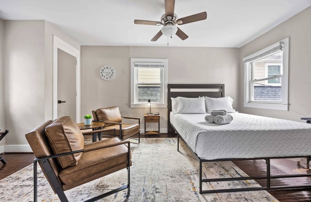 NEW Cozy Studio Unit in the Heart of the Highlands