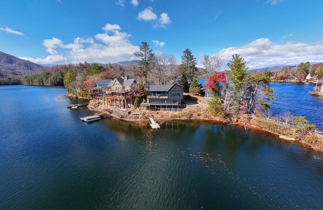 New Custom Mountain Lake House with the Best Views