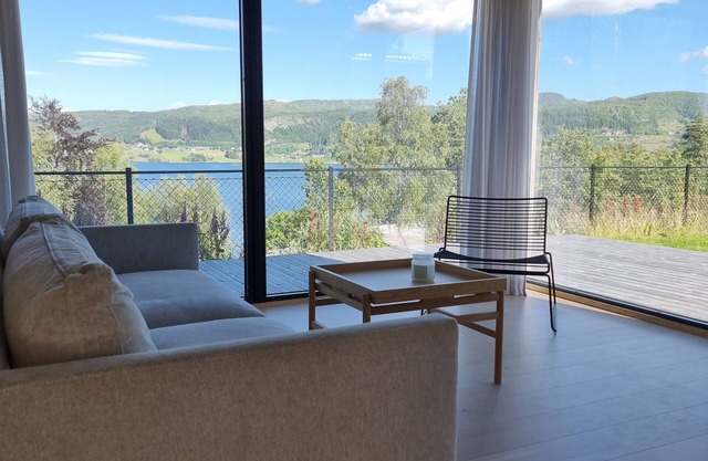 New family-friendly functional cabin on Randøy by the sea - only 1 hour from Preikestolen