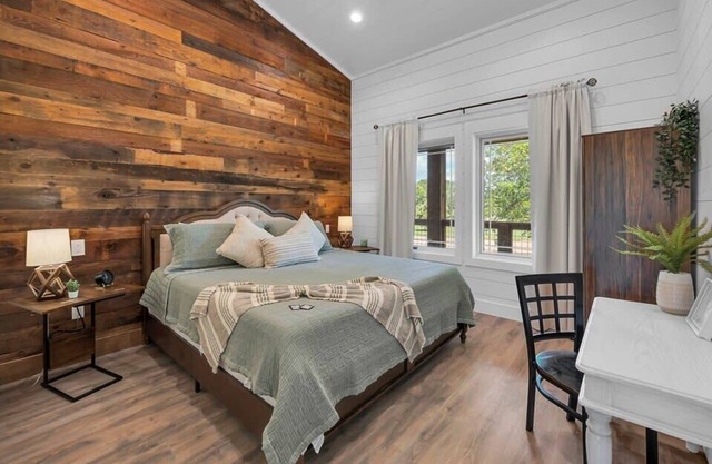 New Farm Stay - The Eclair Suite