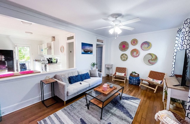 New - Flirty Flamingo Bungalow - close to downtown