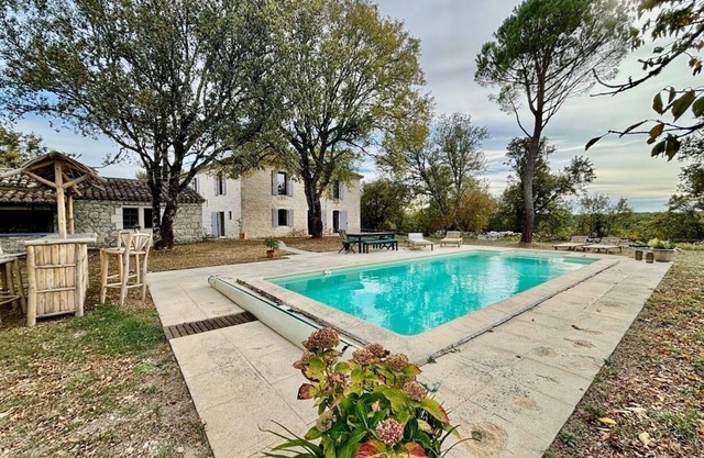 New Gîte with swimming pool in a park in the south of the Lot