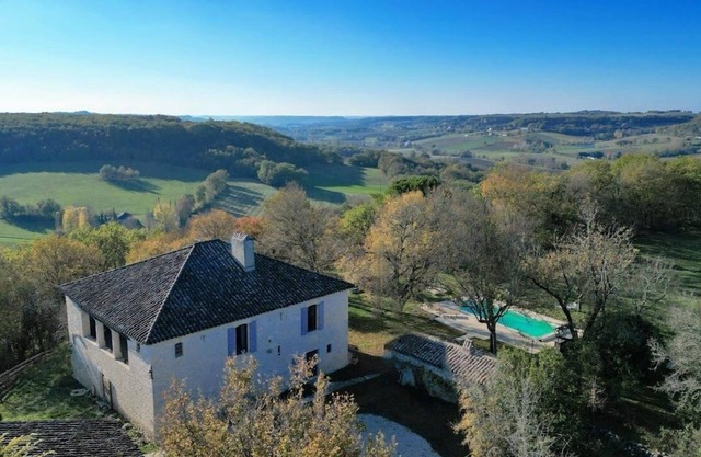 New Gîte with swimming pool in the south of the Lot, in a 5-hectare park