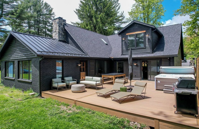 New: Great Cove for Kayaking and SUPs (provided at the house!)