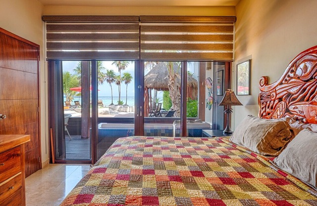 New ground floor beachfront condo with AC, Pool and Wifi.