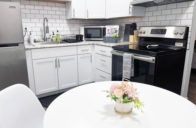 *New* Hall of Fame Apartment - Bottom Fl