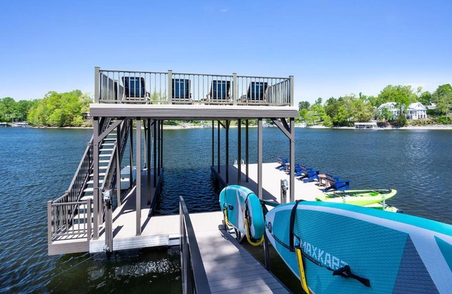 New Home, Dock, Home Theatre Projector, Hot Tub, Fire Pit, Kayaks