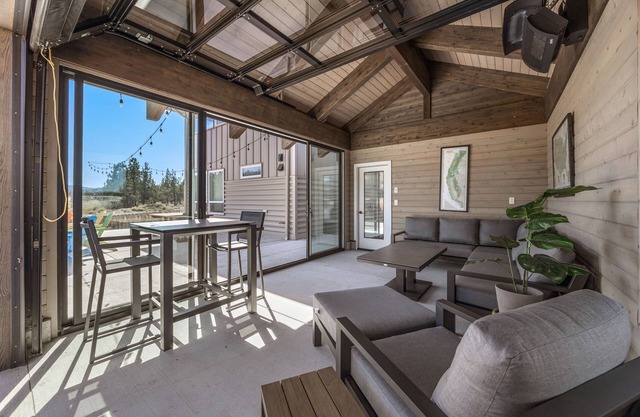 New! Hot Tub~ Riverfront ~EV Charger ~ Dog Friendly ~ Ping Pong~Trail Access