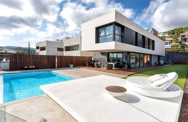 NEW HOUSE! LUXURY VILLA NEAR BARCELONA & COSTA BRAVA