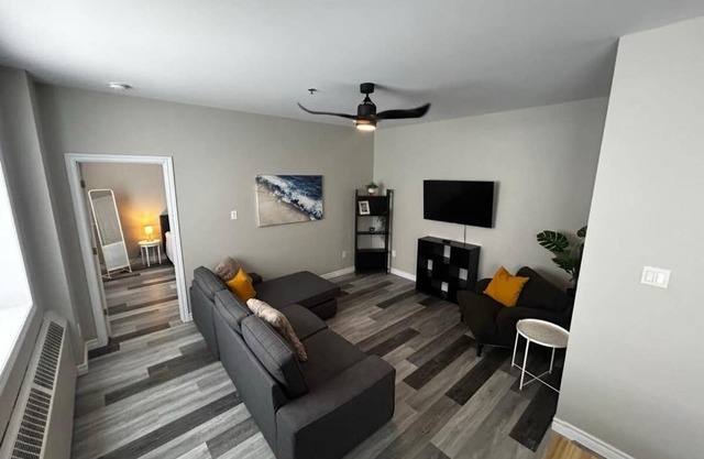 NEW Large Luxurious 2BR Condo in the Heart of Uptown Coffee, Wifi