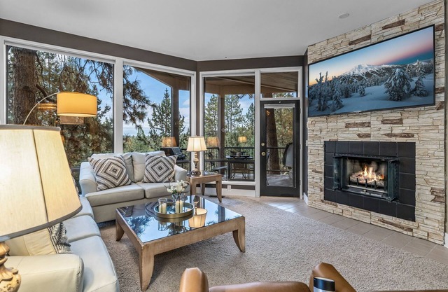 New Listing! Gorgeous Views ~ Private Hot Tub ~ Fireplace