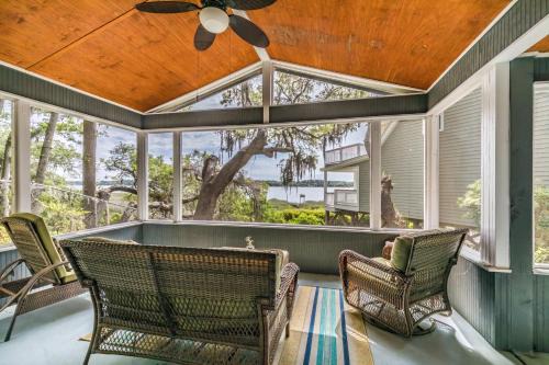NEW LISTING! Views of Intracoastal Waterway - Sleep 4