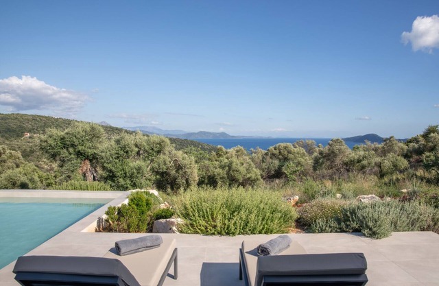 New, luxurious villa with pool - Mesogi villa L