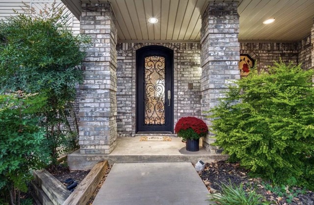 New! Luxury Gateway w/Home Theater & Decks!