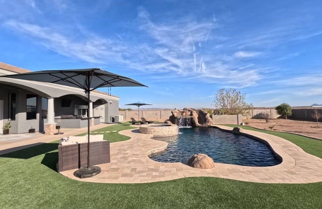NEW! Luxury Home with Slide Pool/Spa/Movie Theatre