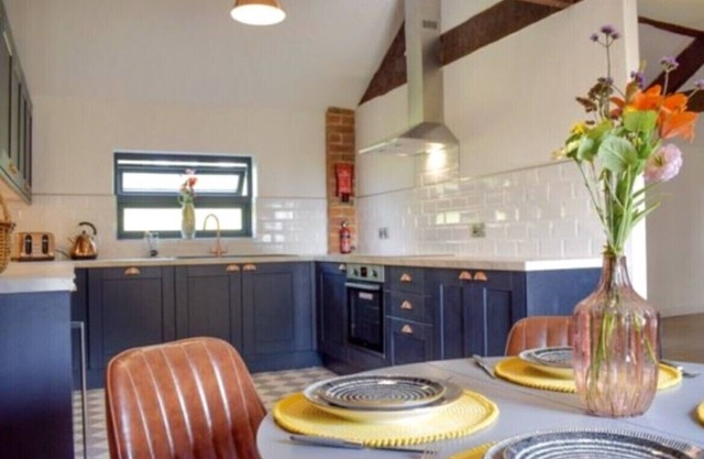 New - Luxury Spacious Apartment in Beautiful Grounds