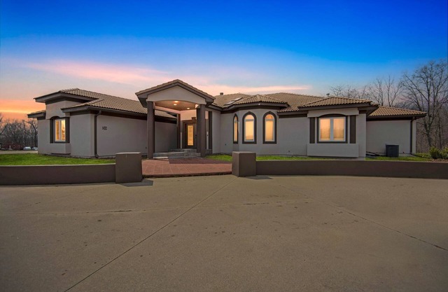 NEW! Luxury Villa with Spa, Fireplaces & Scenic Views