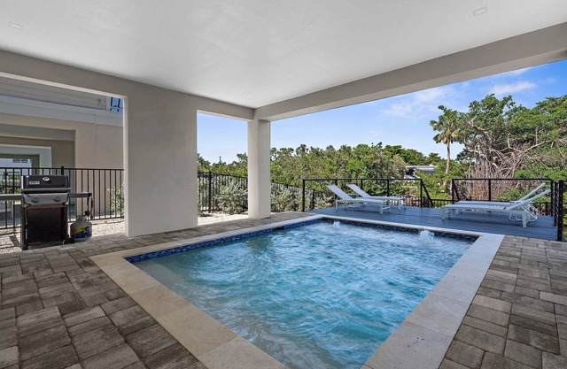 ⚓NEW! Manatee Dreams, Pool/Boat Slip, & Min to AMI!⚓