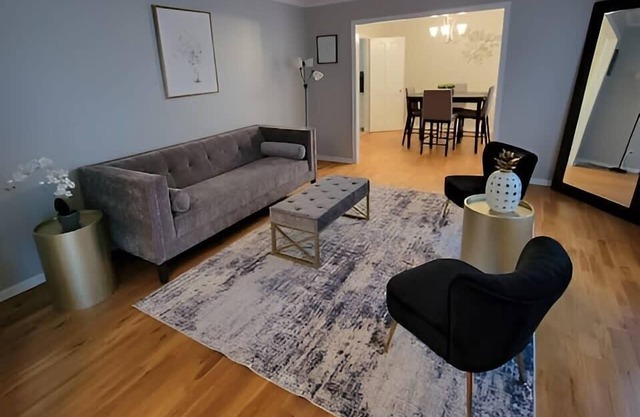 NEW Perfect, Cozy, All Amenities, Central!