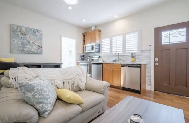 New & Private Guesthouse: Gated, AC+Washer+Dryer, easy Parking in Cambrian Park