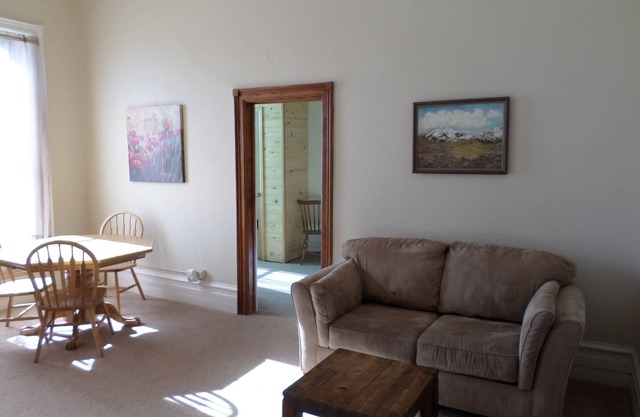 New Sauna Downtown One Bedroom Apartment