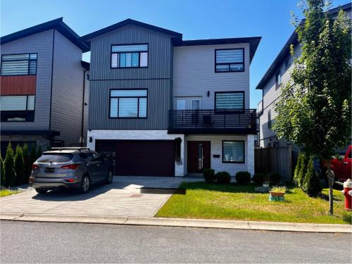 New, Spacious 2 Bedrooms in Downtown With Free Parking!