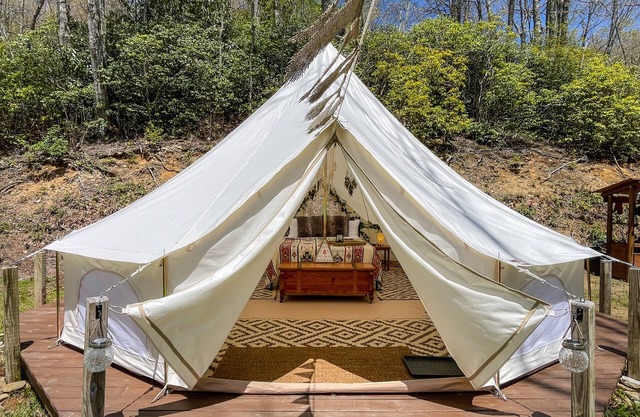 NEW! Starlight Lookout - Glamping, Smoky Mountains NC, 5min to BRP