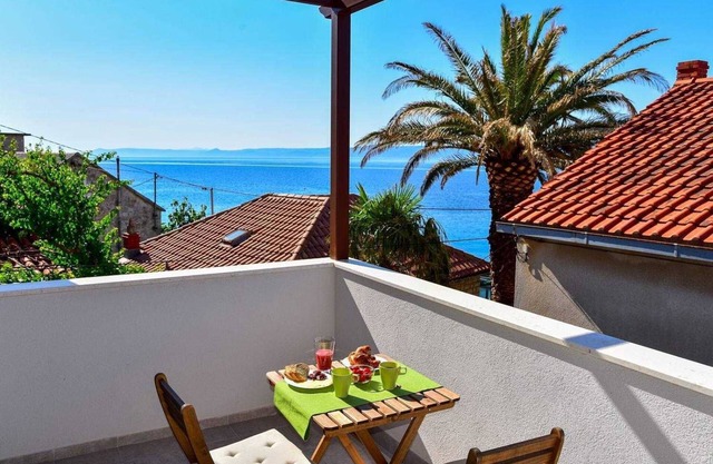 New Studio Olive for 2 - sea view, large balcony