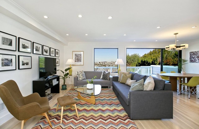NEW stunning spacious apt with sweeping views